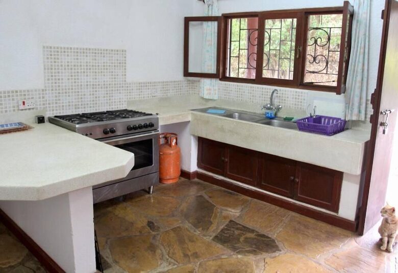 Elegant Beachside Retreat with Private Pool - Malindi, Kenya
