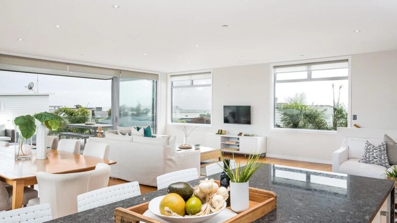 Elevated Beachside Living in Omaha - Omaha, New Zealand