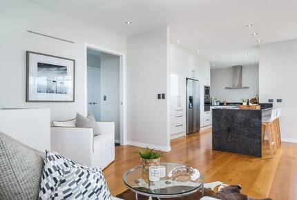 Elevated Beachside Living in Omaha - Omaha, New Zealand