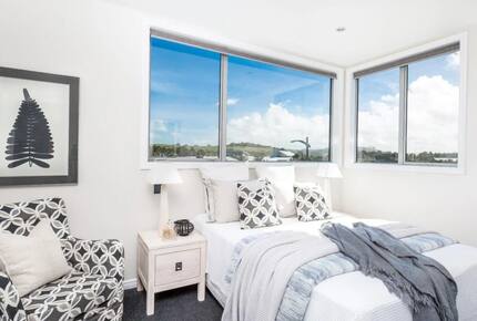 Elevated Beachside Living in Omaha - Omaha, New Zealand