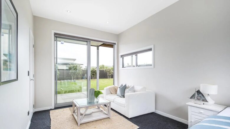 Elevated Beachside Living in Omaha - Omaha, New Zealand
