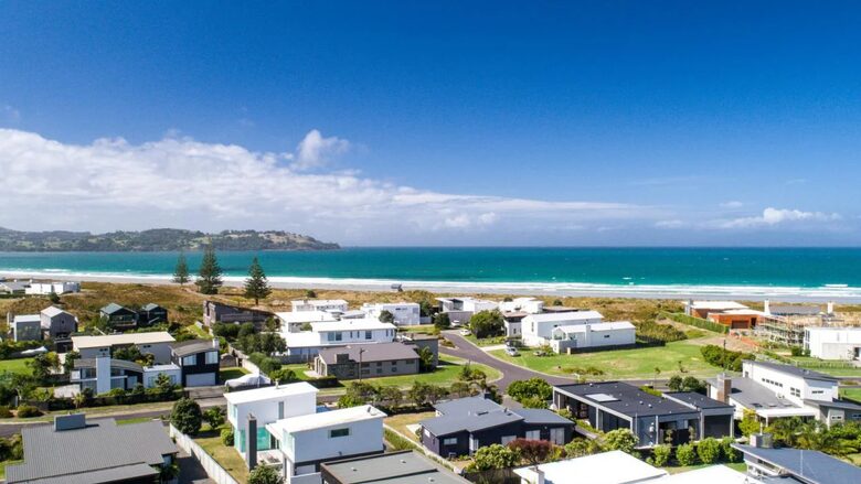 Elevated Beachside Living in Omaha - Omaha, New Zealand