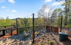 Scenic Ridge-Top Retreat with Designer Interiors & Endless Entertainment - Blue Ridge, Georgia