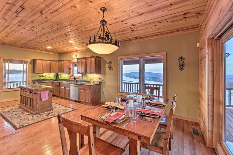 Cozy Cabin Retreat Near Snowshoe Mountain - Slatyfork, West Virginia