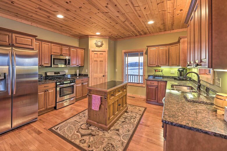 Cozy Cabin Retreat Near Snowshoe Mountain - Slatyfork, West Virginia