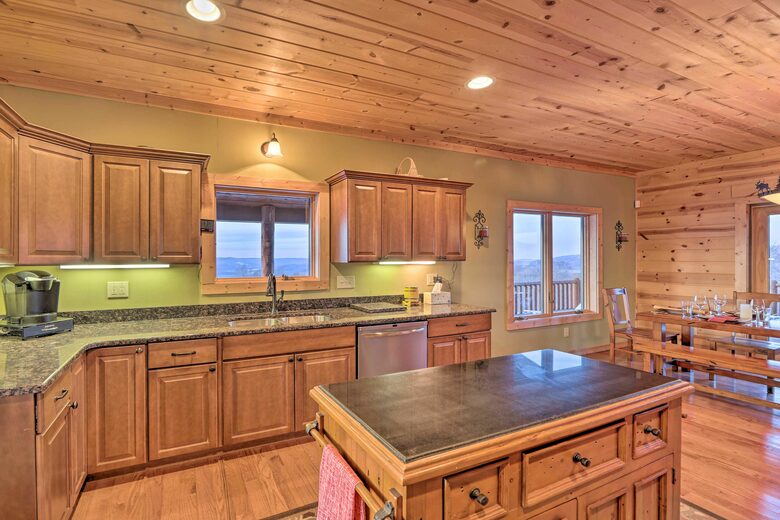 Cozy Cabin Retreat Near Snowshoe Mountain - Slatyfork, West Virginia
