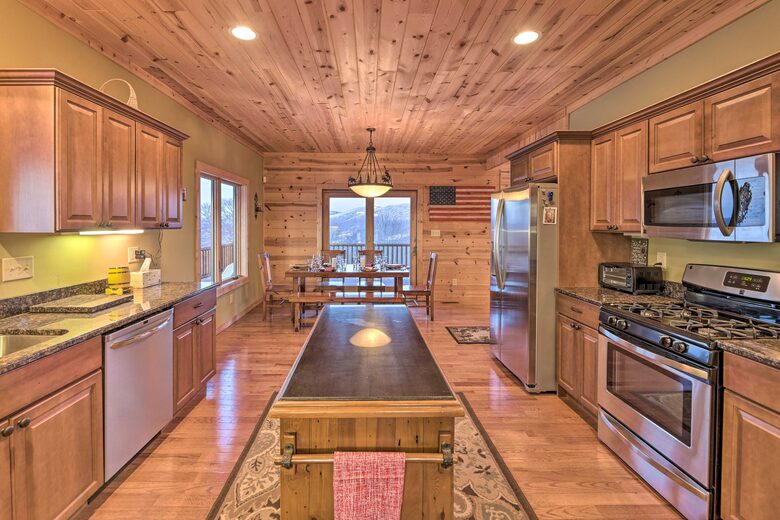 Cozy Cabin Retreat Near Snowshoe Mountain - Slatyfork, West Virginia