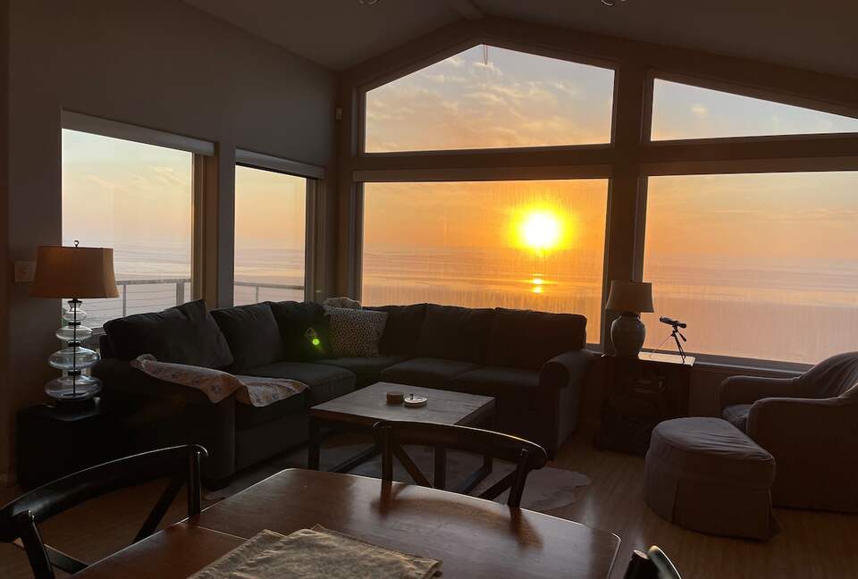 A Coastal Escape on Oregon’s Shoreline - Waldport, Oregon