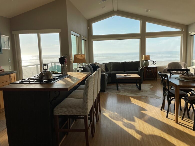 A Coastal Escape on Oregon’s Shoreline - Waldport, Oregon