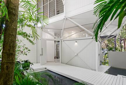 Luxury Tree-Top Retreat in Noosa’s Prestigious Little Cove - Noosa Heads, Australia