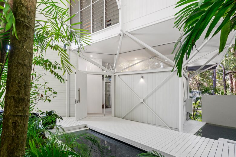 Luxury Tree-Top Retreat in Noosa’s Prestigious Little Cove - Noosa Heads, Australia