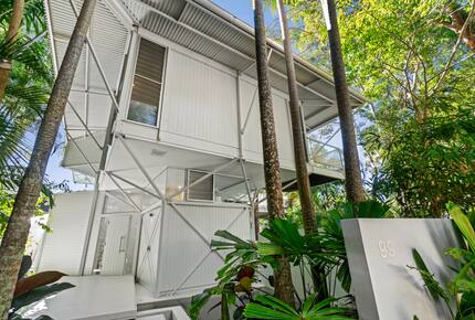 Luxury Tree-Top Retreat in Noosa’s Prestigious Little Cove - Noosa Heads, Australia