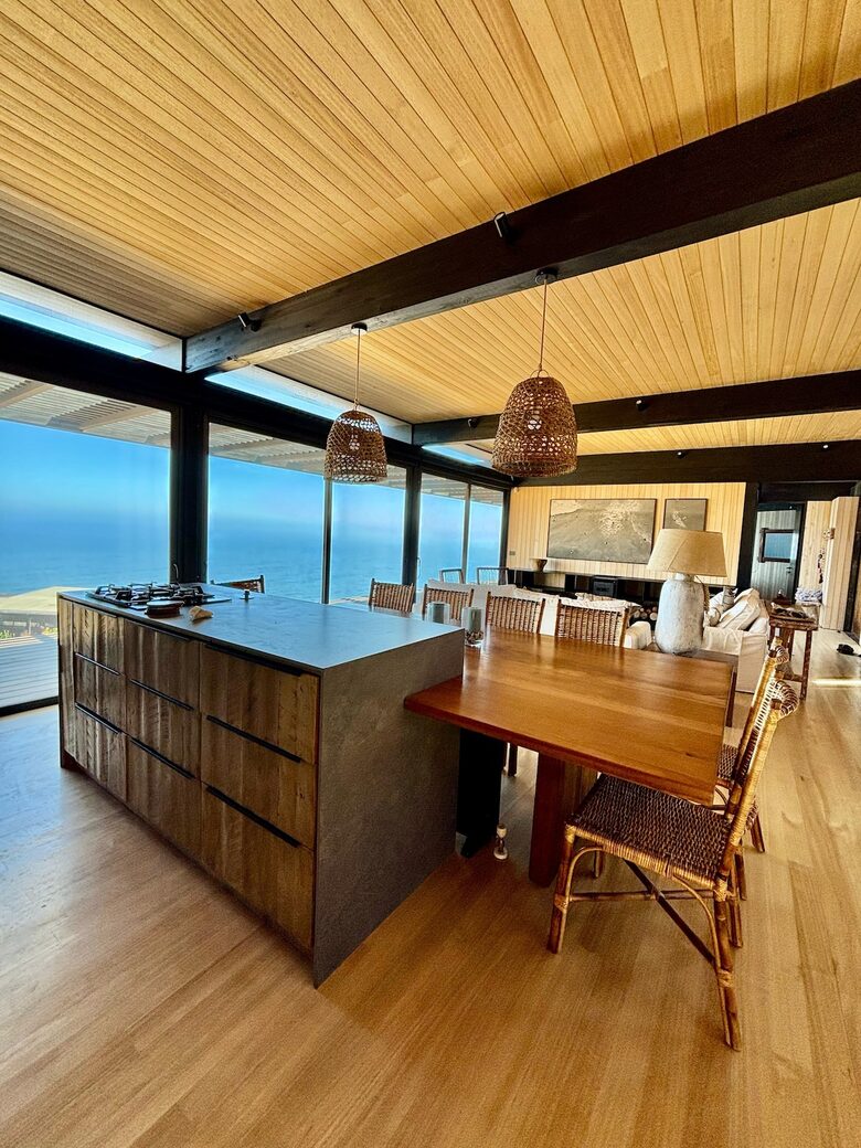 Harmonious Triangle House with Ocean Views in Matanzas - Navidad, Chile