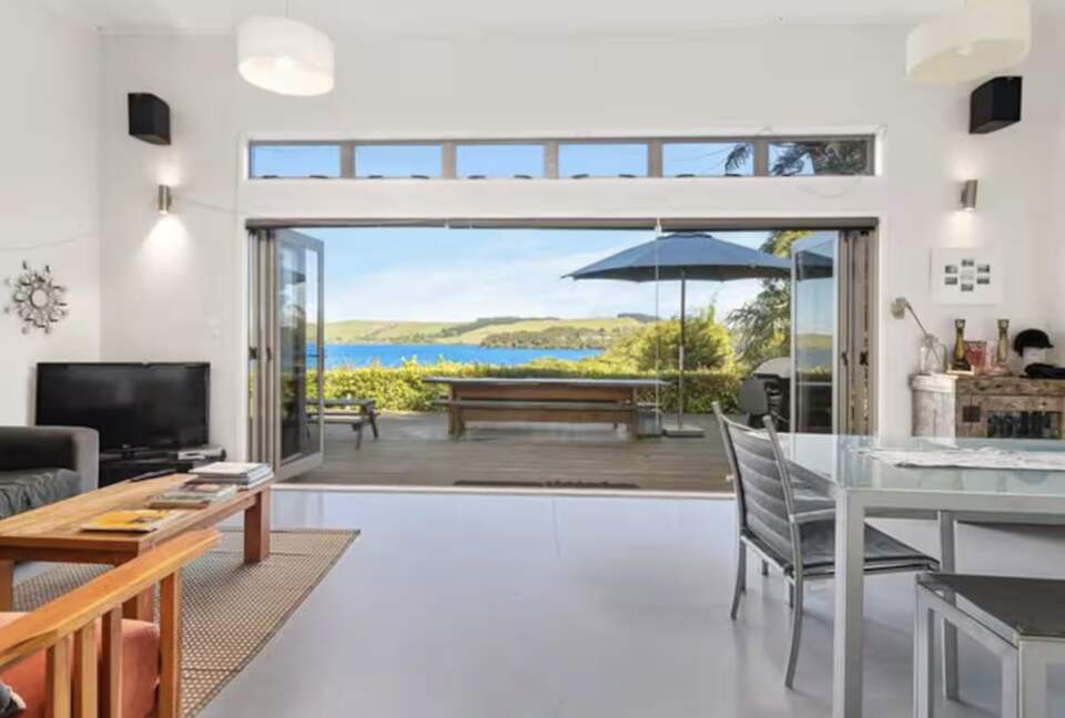 Peaceful Bush Retreat with Water Views - Rotorua, New Zealand
