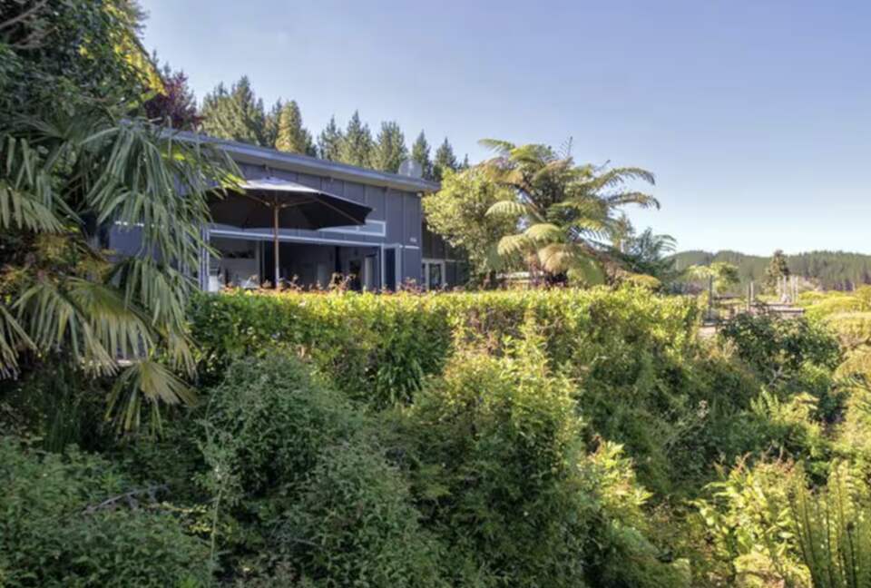 Peaceful Bush Retreat with Water Views - Rotorua, New Zealand