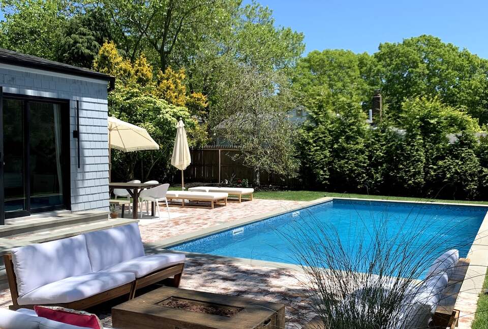 Tranquil Bungalow Retreat with Pool in Hampton Bays - Hampton Bays, New York