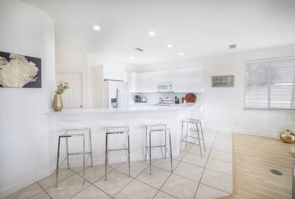 Sophisticated Siesta Key Retreat with Resort Pool - Sarasota, Florida