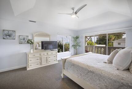 Sophisticated Siesta Key Retreat with Resort Pool - Sarasota, Florida