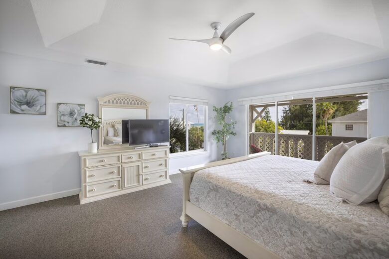 Sophisticated Siesta Key Retreat with Resort Pool - Sarasota, Florida