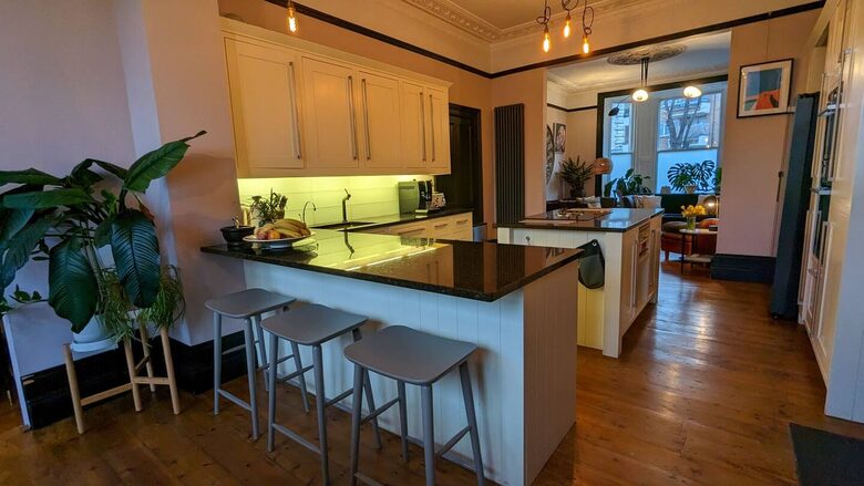 Elegant Victorian Home with Rooftop Terrace in Prime London - London, United Kingdom