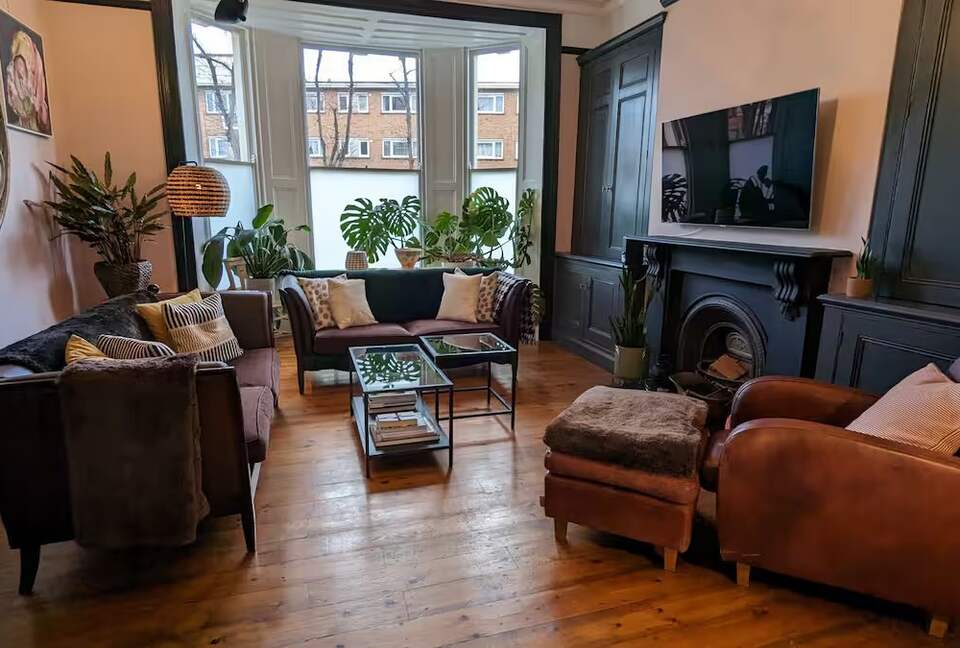 Elegant Victorian Home with Rooftop Terrace in Prime London - London, United Kingdom