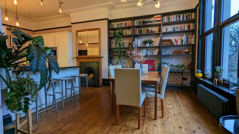 Elegant Victorian Home with Rooftop Terrace in Prime London - London, United Kingdom