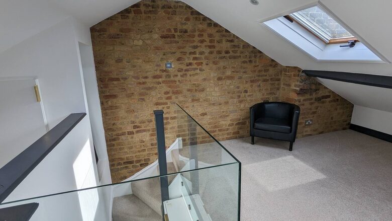 Elegant Victorian Home with Rooftop Terrace in Prime London - London, United Kingdom
