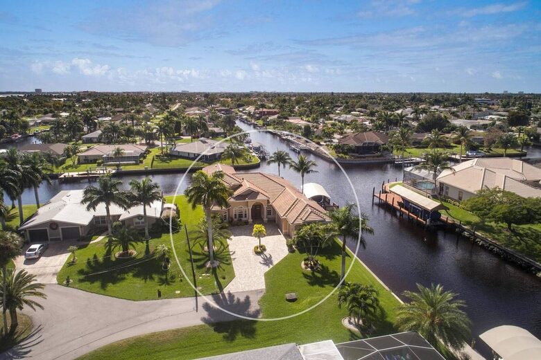 Elegant Canalfront Escape in Cape Coral - Cape Coral, Florida