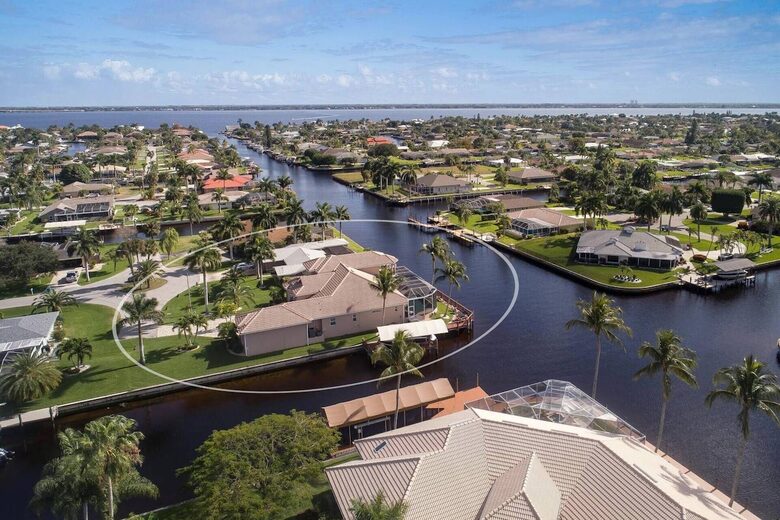 Elegant Canalfront Escape in Cape Coral - Cape Coral, Florida