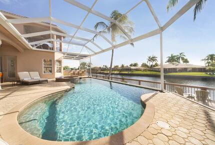 Elegant Canalfront Escape in Cape Coral - Cape Coral, Florida