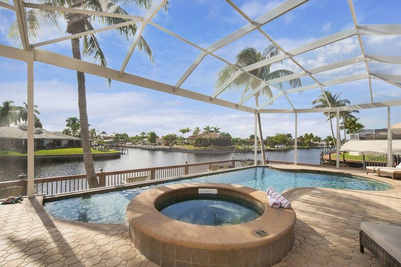 Elegant Canalfront Escape in Cape Coral - Cape Coral, Florida