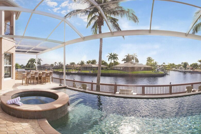 Elegant Canalfront Escape in Cape Coral - Cape Coral, Florida