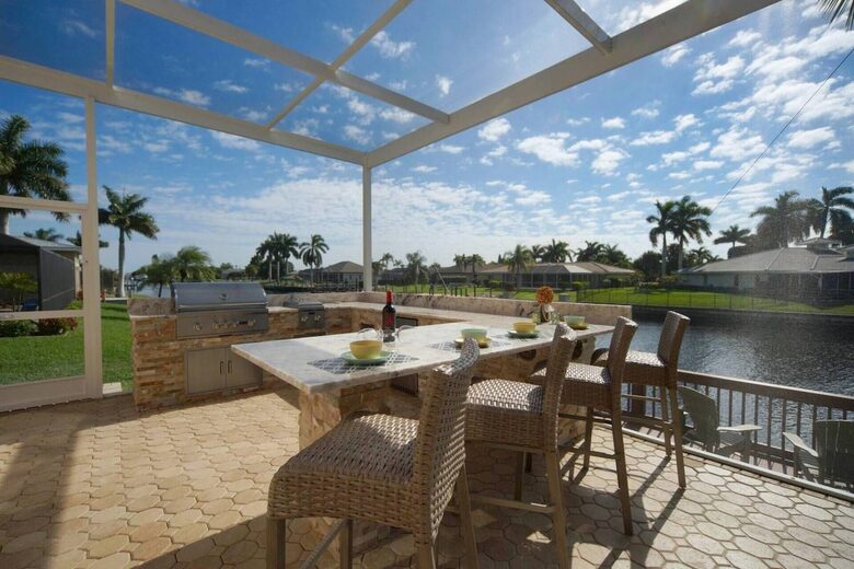 Elegant Canalfront Escape in Cape Coral - Cape Coral, Florida
