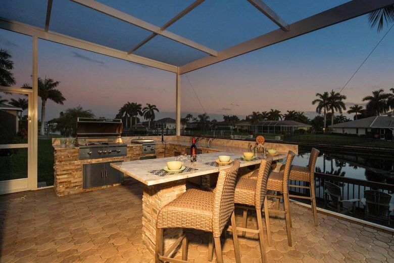 Elegant Canalfront Escape in Cape Coral - Cape Coral, Florida