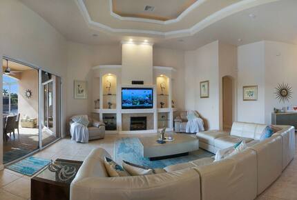 Elegant Canalfront Escape in Cape Coral - Cape Coral, Florida