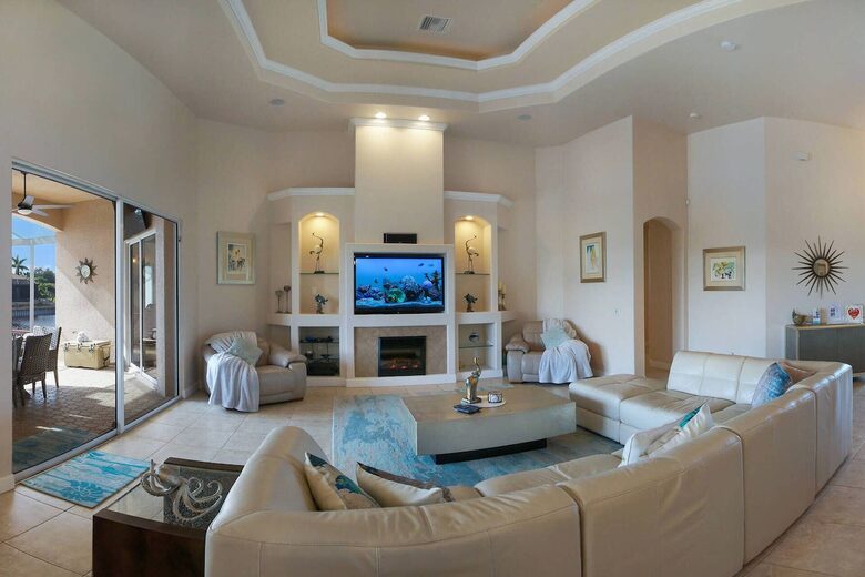Elegant Canalfront Escape in Cape Coral - Cape Coral, Florida