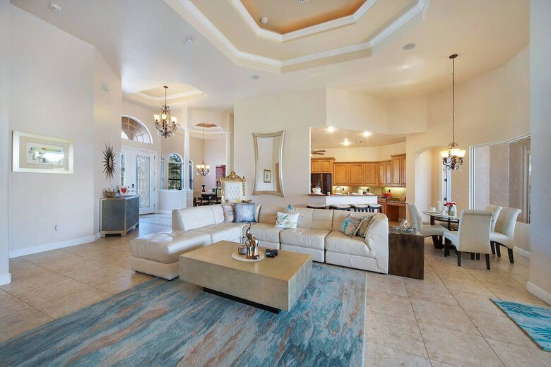 Elegant Canalfront Escape in Cape Coral - Cape Coral, Florida