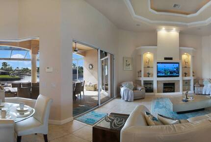 Elegant Canalfront Escape in Cape Coral - Cape Coral, Florida