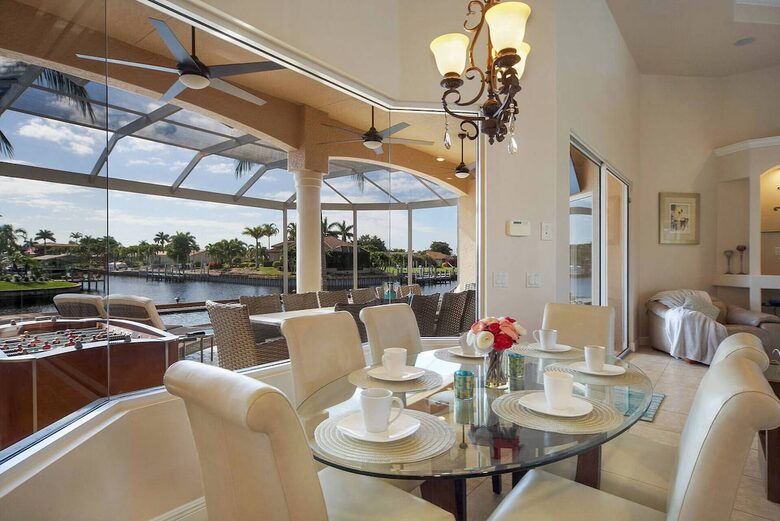 Elegant Canalfront Escape in Cape Coral - Cape Coral, Florida