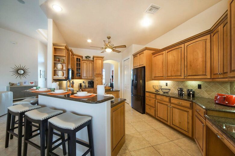 Elegant Canalfront Escape in Cape Coral - Cape Coral, Florida