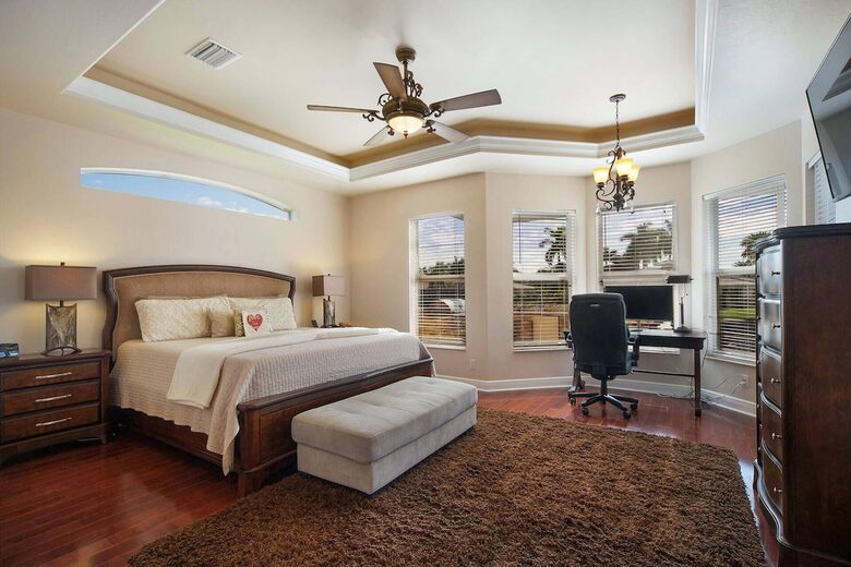Elegant Canalfront Escape in Cape Coral - Cape Coral, Florida
