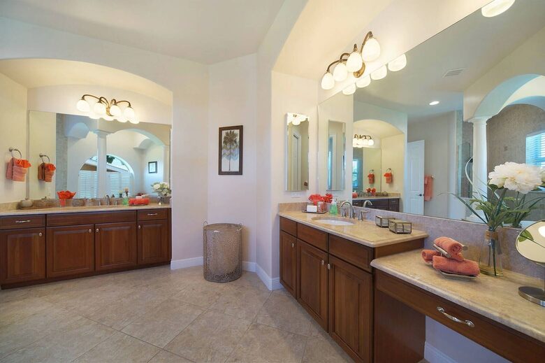 Elegant Canalfront Escape in Cape Coral - Cape Coral, Florida