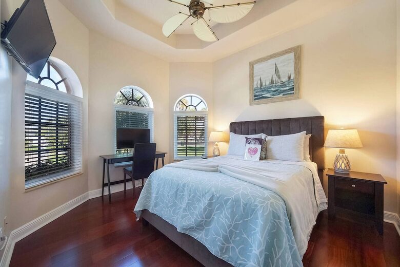 Elegant Canalfront Escape in Cape Coral - Cape Coral, Florida