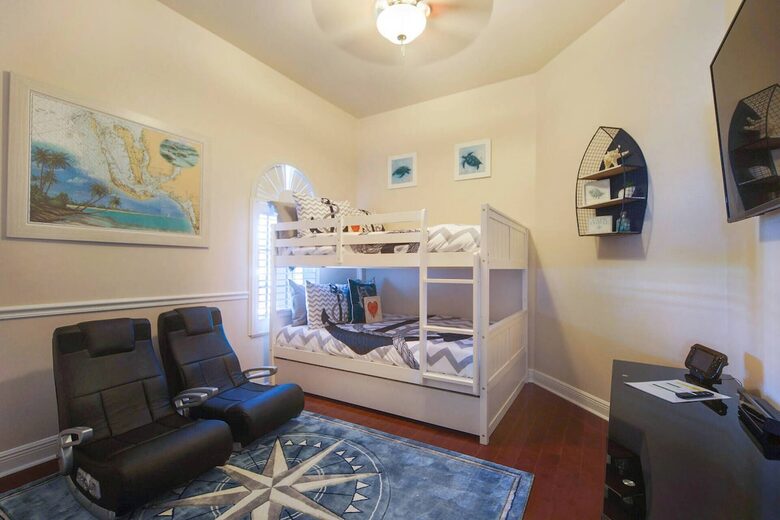 Elegant Canalfront Escape in Cape Coral - Cape Coral, Florida