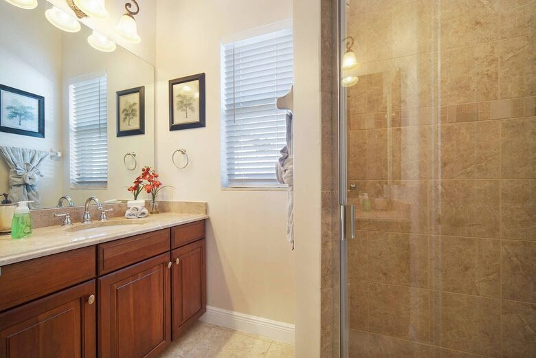 Elegant Canalfront Escape in Cape Coral - Cape Coral, Florida