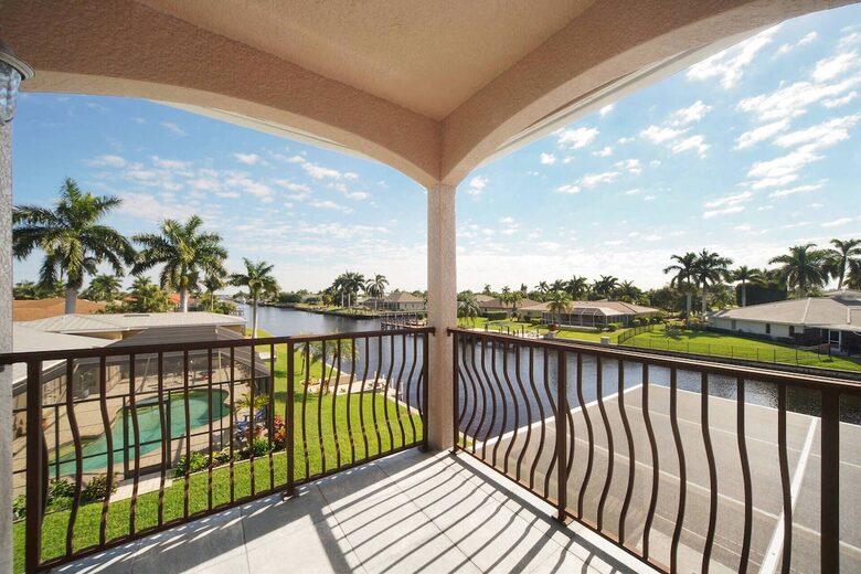 Elegant Canalfront Escape in Cape Coral - Cape Coral, Florida