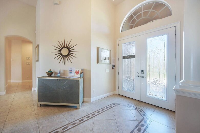 Elegant Canalfront Escape in Cape Coral - Cape Coral, Florida