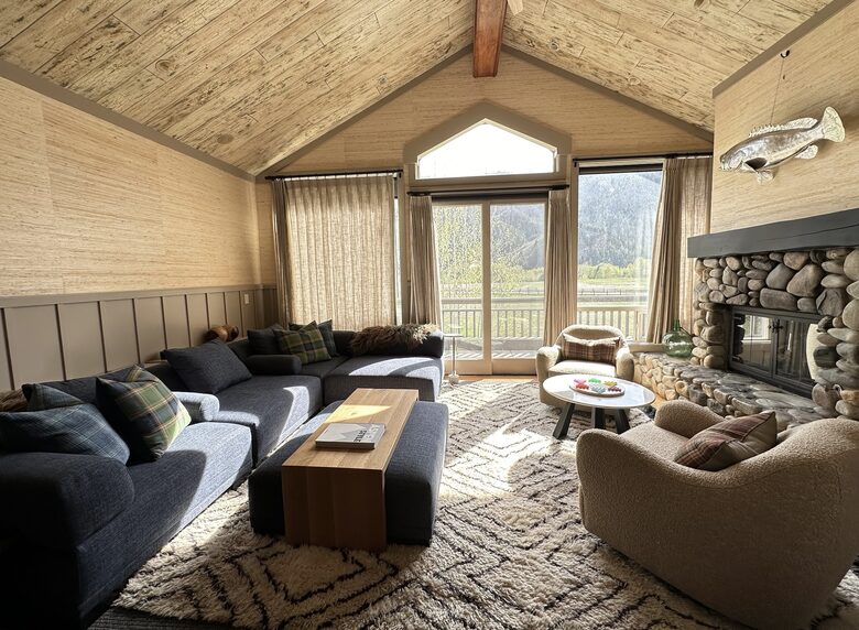 Living Room with views of Baldy