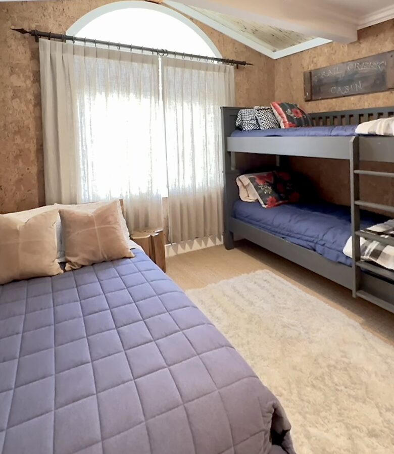 Bunk Room with Full Bed