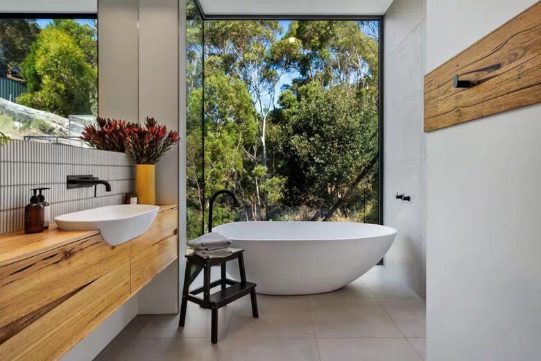 Sophisticated Cliffside Retreat with Panoramic Hobart Views - Hobart, Australia